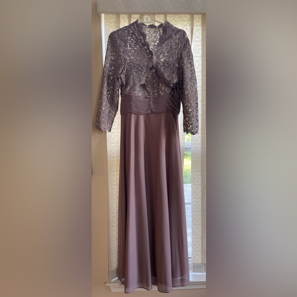 Cachet two-piece women’s gown, lace jacket women’s size 14. Gently used. - Picture 2 of 11